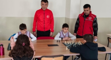 Çıldır’da 23 Nisan’a Özel Satranç Turnuvası Düzenlendi