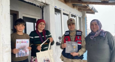 Kadın Jandarmalar, KADES ve Dolandırıcılık Olaylarına Karşı Köy Köy Bilgilendirme Yapıyor