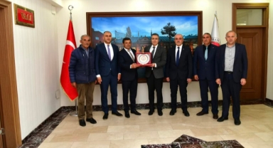 Vali Çiçek, Şehit Aileleri Derneği Başkanı ve Yönetimini Kabul Etti