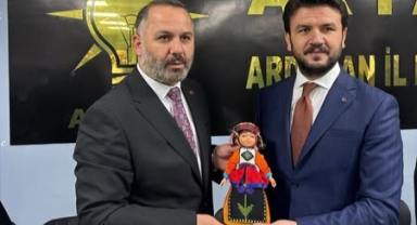 AK Parti Ardahan İl Başkanlığı Güçlü Bir Toplantıya İmza Attı!