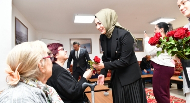 Anneler Günü'nde Huzurevine Anlamlı Ziyaret