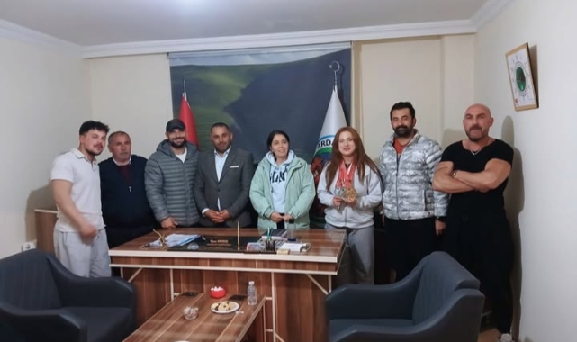 Bilek Güreşi Şampiyonları Kent Konseyi’nde