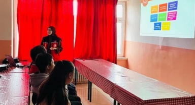 Damal'da okullarda eğitim seminerleri düzenlendi