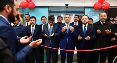 Göle’de Yarı Olimpik Yüzme Havuzu Hizmete Açıldı