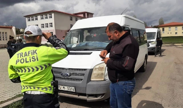 Hanak’ta okul servis araçlarına Jandarma ve Emniyetten ortak denetim