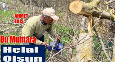Muhtar Tarihi Köy Mezarlığını Kendi Elleriyle Temizledi