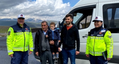 Trafik Haftasında Jandarmadan Örnek Sürücülere Ödül
