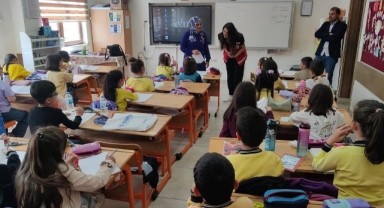 Aile Yılı Logolu Kitap Ayraçları Öğrencilere Dağıtıldı