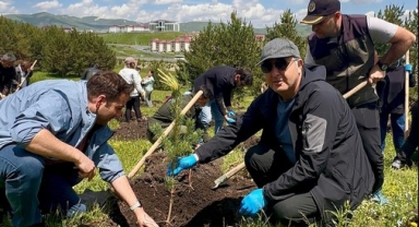 Ardahan Milli Eğitim Camiası “Hatıra Ormanı”na Fidan Dikti