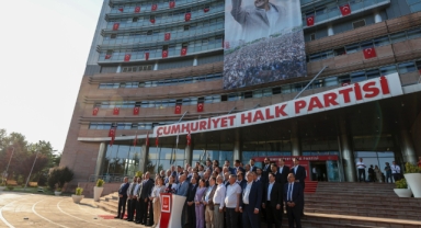 CHP'DEN ORTAK TEPKİ: “TÜRKİYE CUMHURİYETİ VE HALKIN PARTİSİ TESLİM ALINAMAZ”