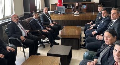 Hanak Kaymakamı Elif Meram, İlçe Protokolüyle Bayramlaştı