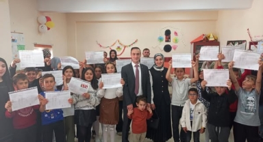 KAYMAKAM KESTİOĞLU, KARNE SEVİNCİNE ORTAK OLDU