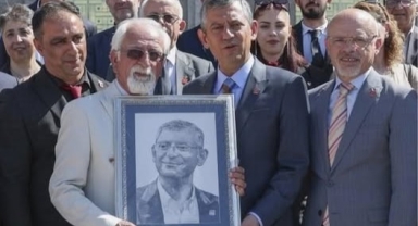 Posoflu Sanatçıdan CHP Genel Başkanı Özgür Özel’e Anlamlı Hediye