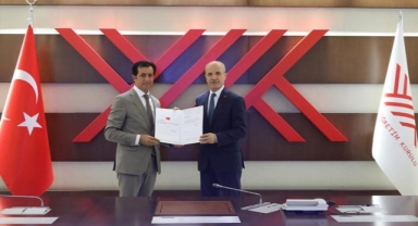 Prof. Dr. Öztürk Emiroğlu Rektörlük Mazbatasını Aldı