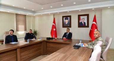 Vali Çiçek, Düzensiz Göçle Mücadele Bölge Toplantısı’na Katıldı