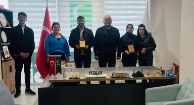 Yeşilay Ardahan Şubesi’nden Gençlik Liderlerine Plaketle Teşekkür