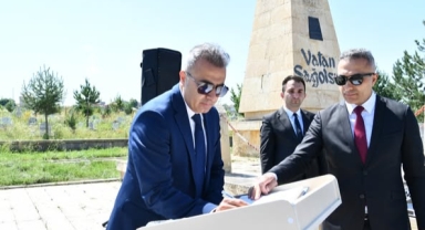 15 Temmuz’da Şehitlik Ziyareti: Dualar Edildi, Karanfiller Bırakıldı