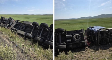 Hoçvan Nebioğlu Yolunda Tır Kazası: İki Tır Yan Yattı