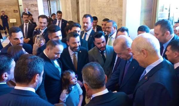 Milletvekili Kaan Koç, Cumhurbaşkanı Erdoğan’ı Çocuklarıyla Birlikte Karşıladı