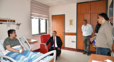 Vali Çiçek’ten Kültür ve Turizm İl Müdürü’ne Geçmiş Olsun Ziyareti.