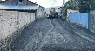 AK Parti’den Göle Belediyesi’ne Asfalt Desteği