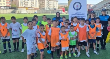 Polis Çocukları ‘Akran Zorbalığına’ Karşı Uyardı