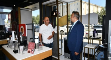 Vali Çiçek, Kongre Caddesi’nde Esnaf ve Vatandaşlarla Buluştu