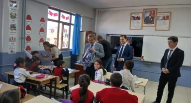 Ardahan’da Öğrencilere Kırtasiye Desteği