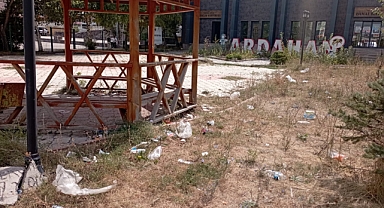 Damal Bebek Evi Önündeki Yeşil Alan Çöplüğe Döndü!