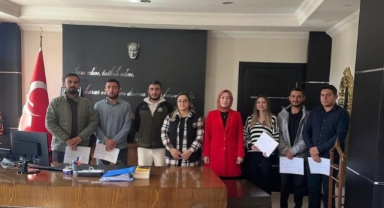 Hanak Kaymakamı Meram’dan Veteriner Hekimlere Başarı Belgesi