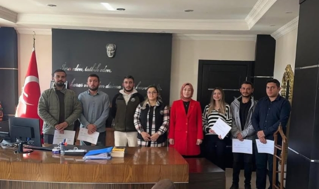 Hanak Kaymakamı Meram’dan Veteriner Hekimlere Başarı Belgesi