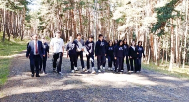 Öğrencilerden Çamlıçatak Ormanı’nda Çevre Etkinliği