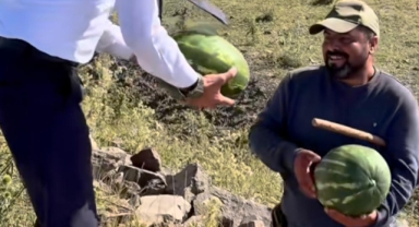 Otobüs Kaptanından Anlamlı İkram: Çobanlara Iğdır Meyvesi