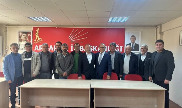 CHP Ardahan İl Başkanı Yunus Dündar Ziyaretçilerini Ağırlıyor