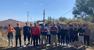 Çıldır’da Öğrenciler Kros Yarışında Yarıştı