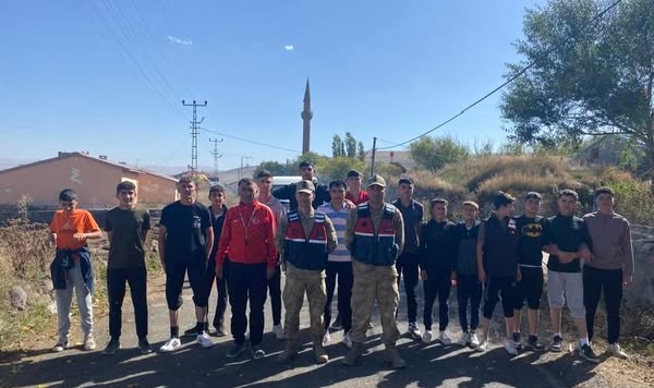 Çıldır’da Öğrenciler Kros Yarışında Yarıştı