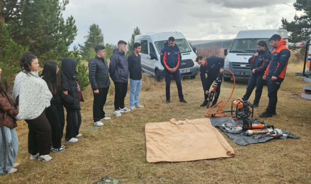 Öğrencilere Yalnızçam Ormanlarında Uygulamalı Afet Eğitimi