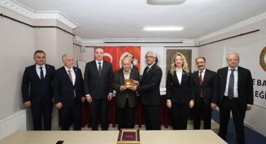 TBB Başkanı Sağkan’dan Avukat Hayrettin Atalay’a 50. Yıl Plaketi