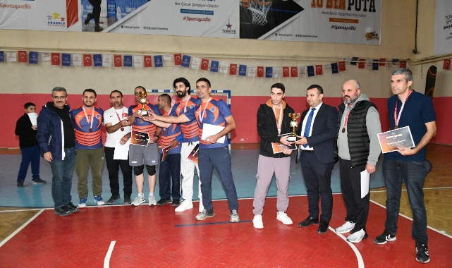 VALİ ÇİÇEK, 3. KAMU SPOR OYUNLARI KAPANIŞ PROGRAMINA KATILDI