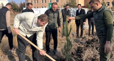 Damal’da Öğrencilerle Birlikte Fidan Dikimi: “Fidan Dikerken, Geleceğe Umut Ekersin”