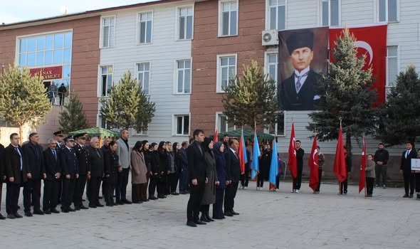 Hanak’ta 10 Kasım Atatürk’ü Anma Programı Düzenlendi