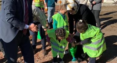 Hanak’ta Minik Eller Geleceğe Nefes Oldu