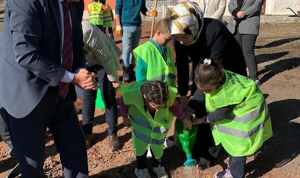 Hanak’ta Minik Eller Geleceğe Nefes Oldu