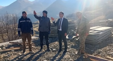 Posof Kaymakamı Kestioğlu, Savaş Köyü’ndeki Afet Konutlarında İncelemelerde Bulundu