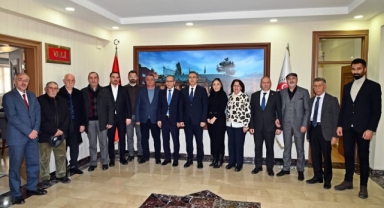 Vali Çiçek, CHP Ardahan İl ve Merkez İlçe Yönetimini Kabul Etti