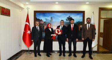 Valis Çiçek, Öğretmenler Günü’nde öğretmenleri kabul etti