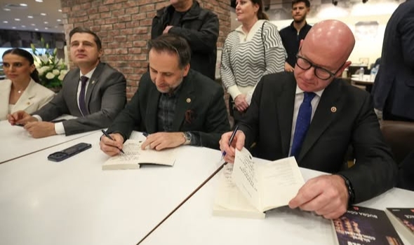 “22 Metrekare Gökyüzü” Kitabı Ankara’da Okurlarla Buluştu