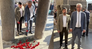 Ardahan Barosu, Tahir Elçi'yi Dört Ayaklı Minare Önünde Andı