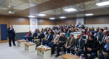 Ardahan’da “Dünyada Türkçe Öğretimi” Söyleşisi Düzenlendi