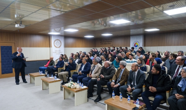 Ardahan’da “Dünyada Türkçe Öğretimi” Söyleşisi Düzenlendi